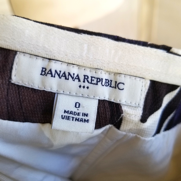 Banana Republic Sleeveless Floral Dress. Size 0 - Picture 4 of 8